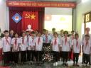 Bí Thư xã tặng hoa.jpg - 