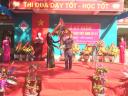 bác Tân tặng hoa.jpg - 