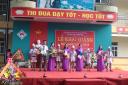 khối 6 tặng hoa.jpg - 