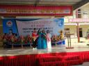 lớp 9 tặng hoa.jpg - 
