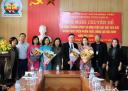 tặng hoa.JPG - 