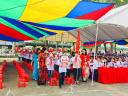 đại diện nhà trường đón học sinh lớp 6.jpg - 