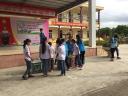 hs phân loại rác bỏ vào thùng.jpg - 